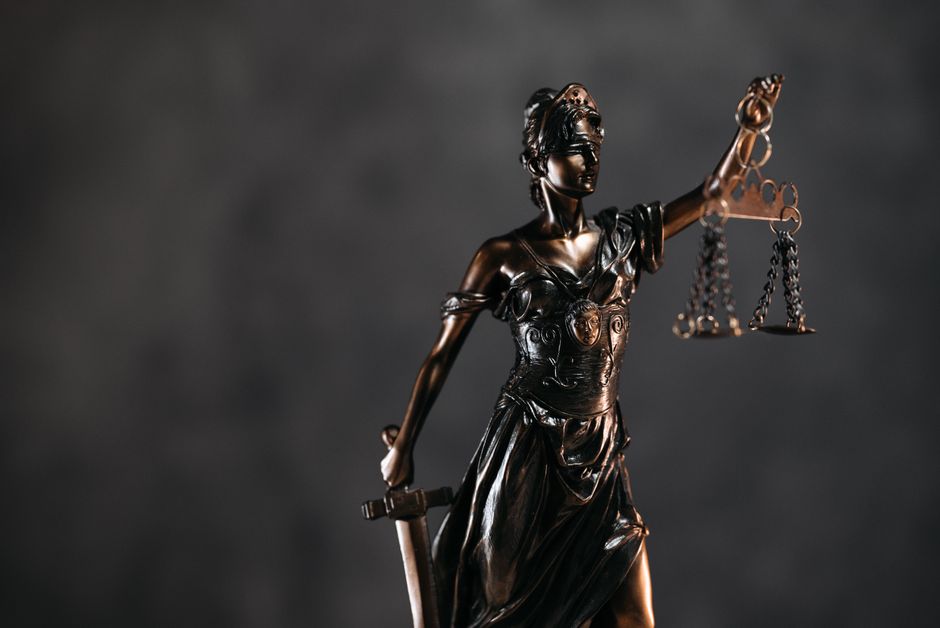 Bronzana statua pravde